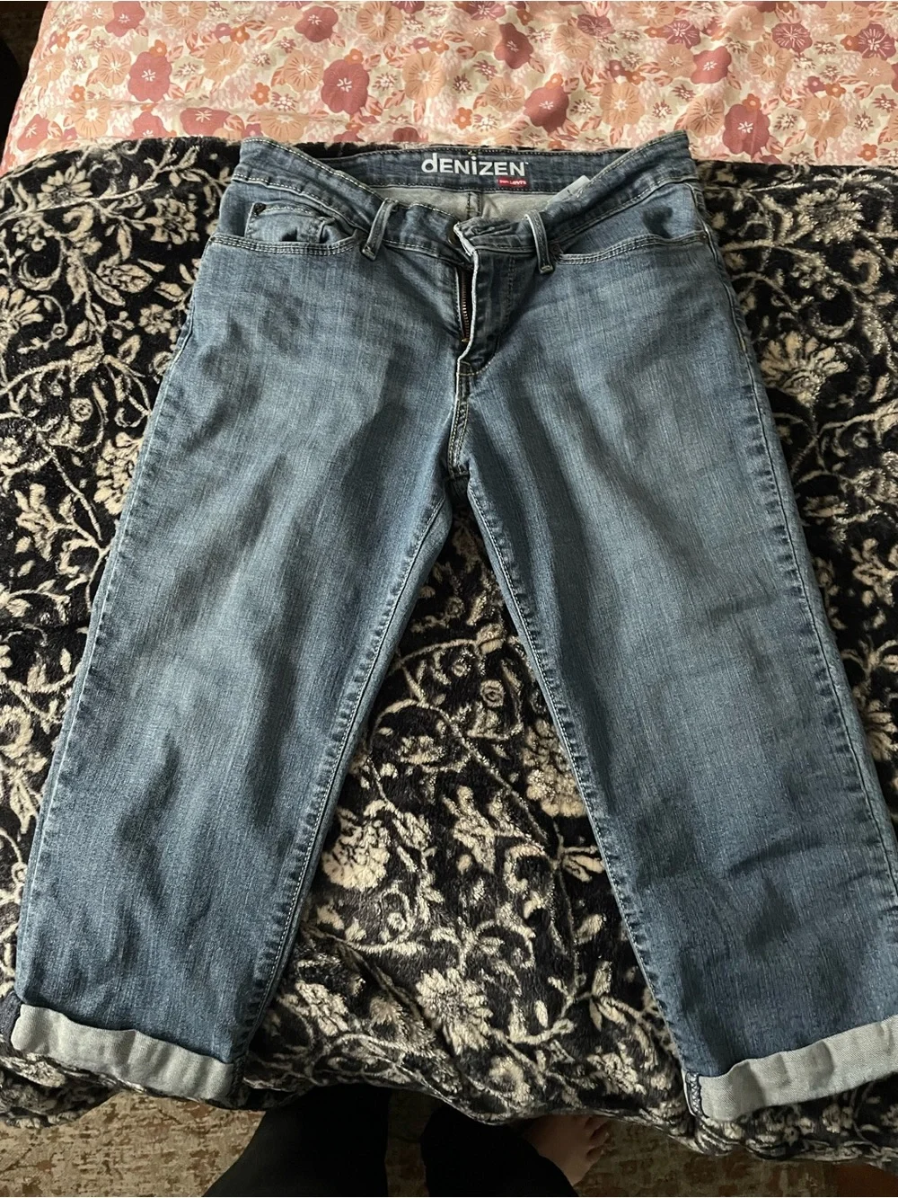 Capri Jeans - Picture 3 of 10